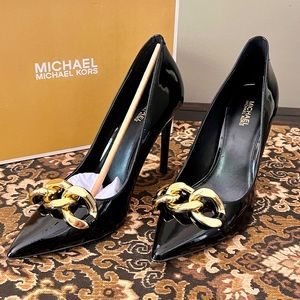 Michael Kors Scarlett Pump Black Pointed Toe Gold Chain Size 7